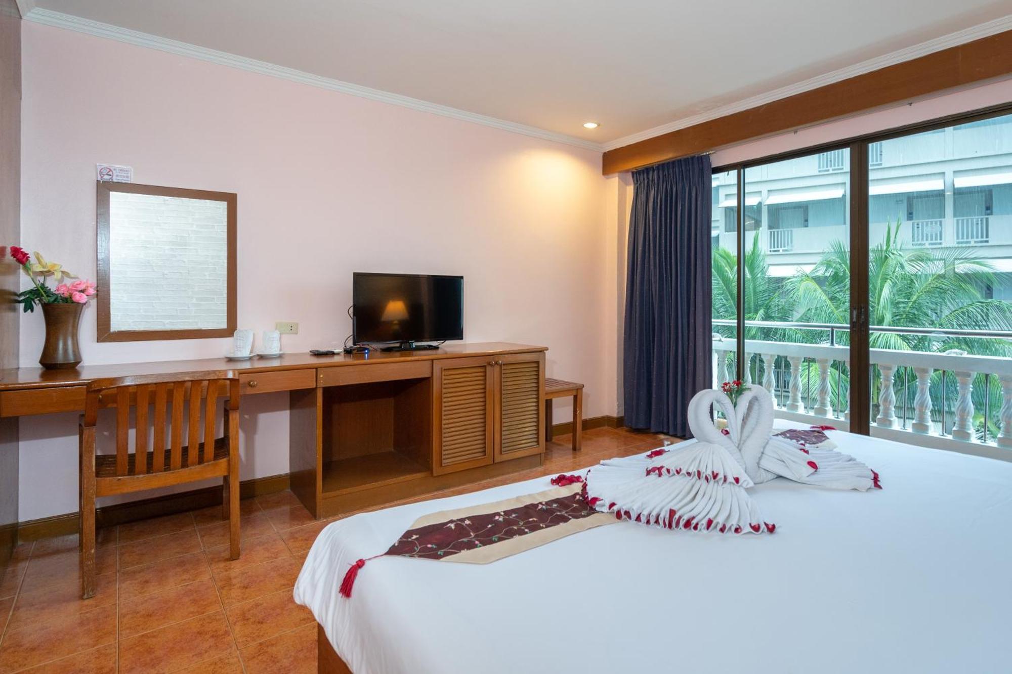Patong Central Residence And Apartment Kültér fotó
