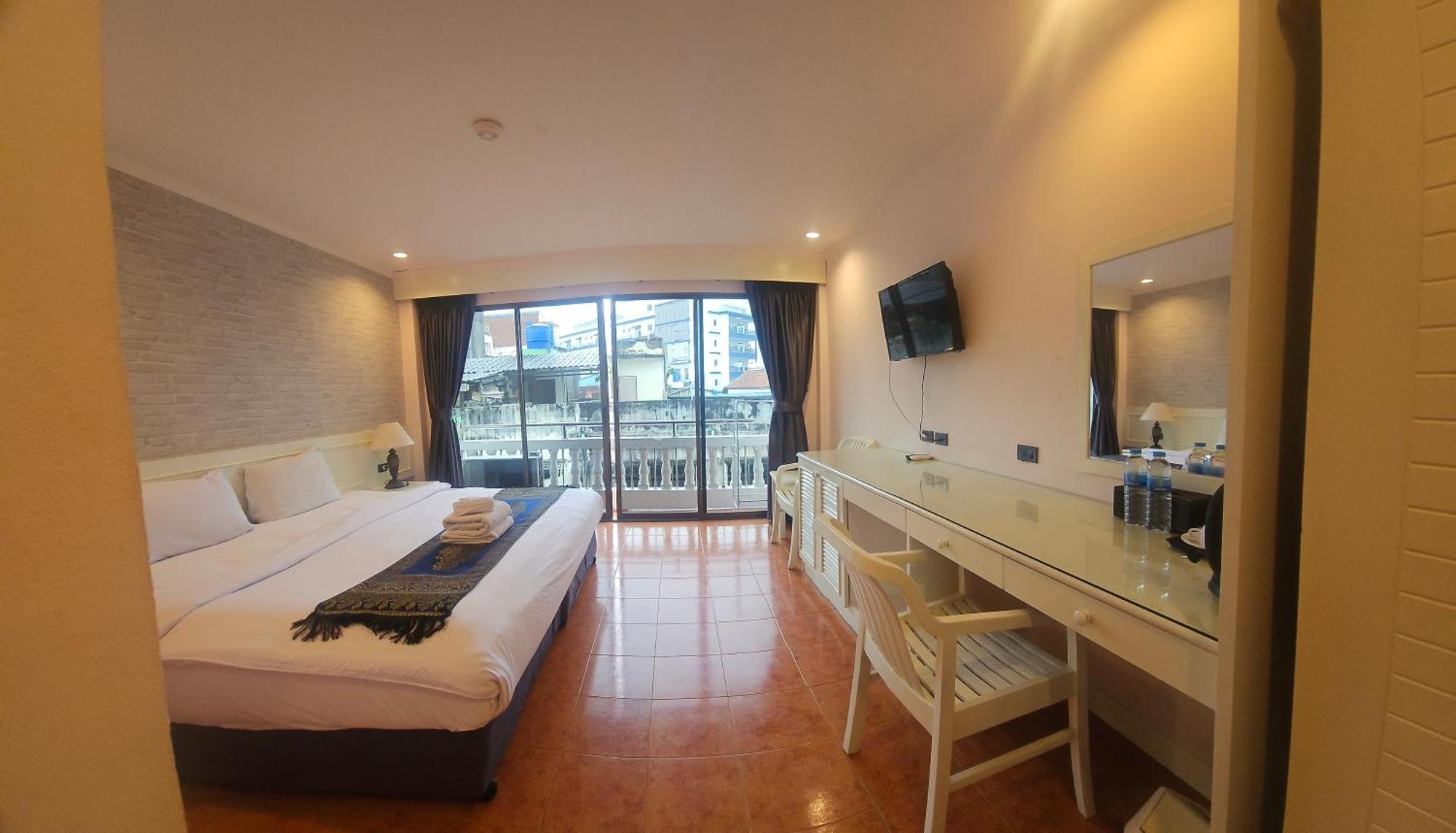 Patong Central Residence And Apartment Kültér fotó