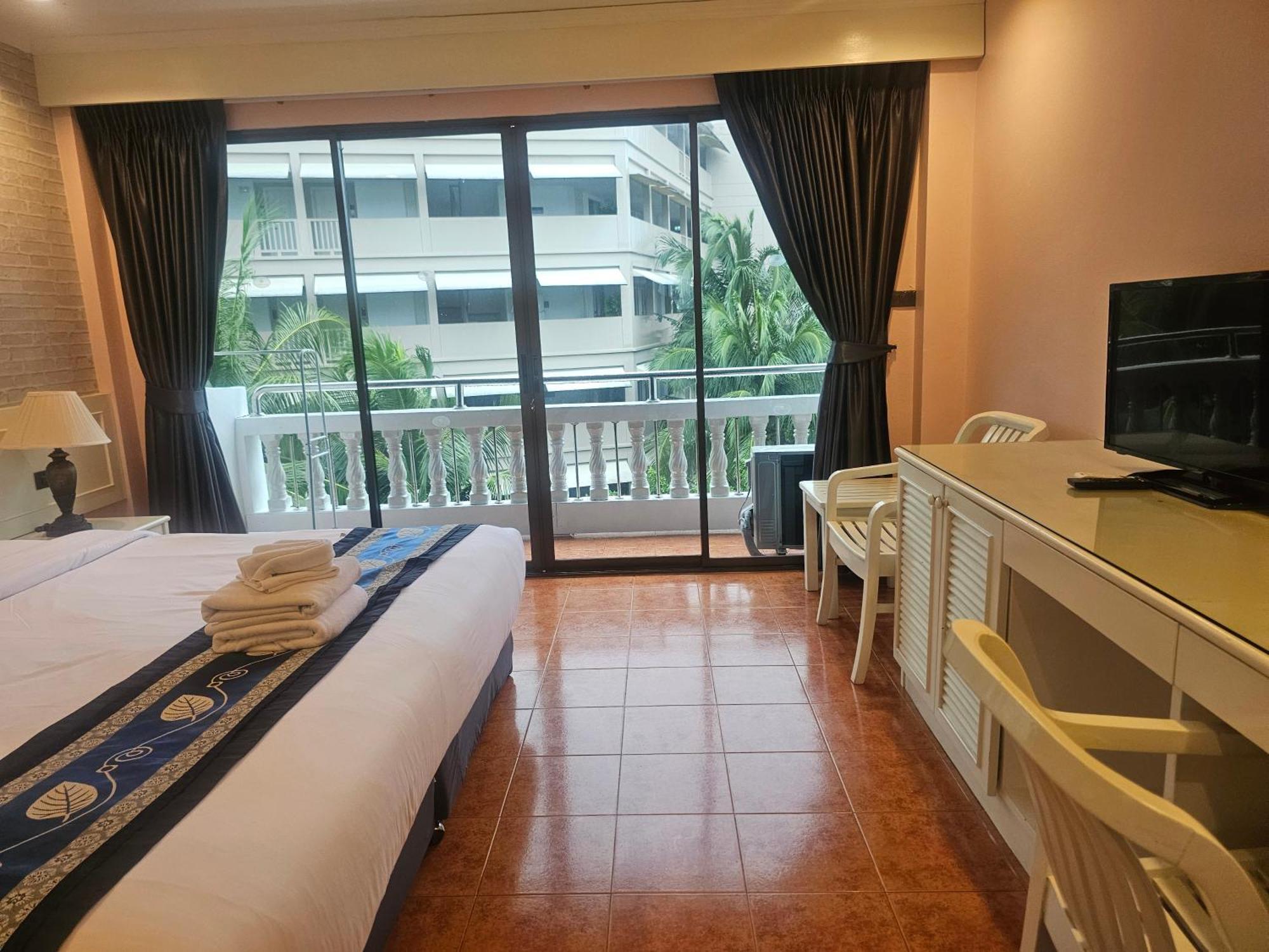 Patong Central Residence And Apartment Kültér fotó