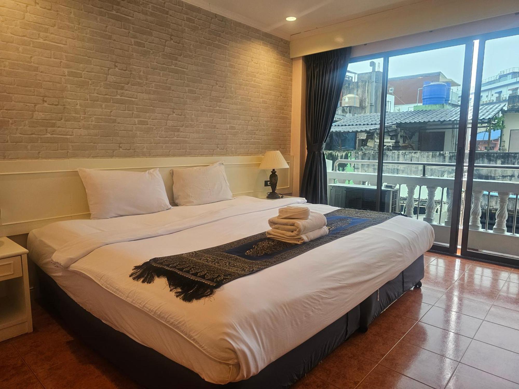 Patong Central Residence And Apartment Szoba fotó