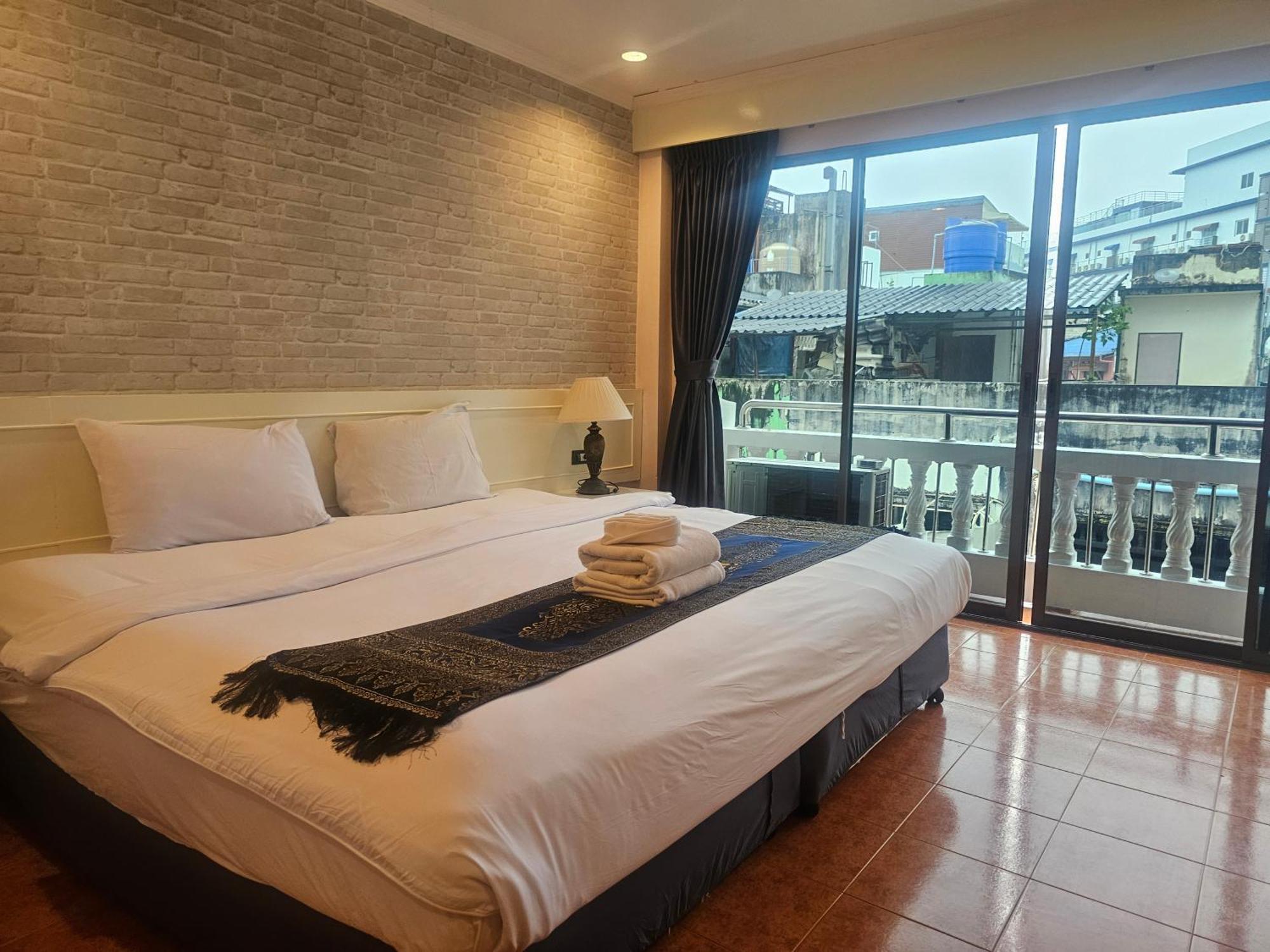 Patong Central Residence And Apartment Szoba fotó
