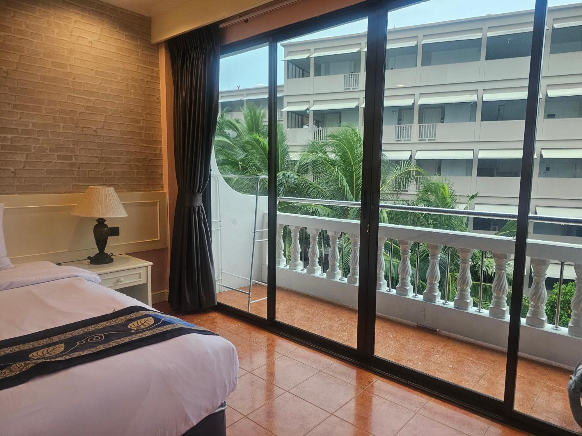 Patong Central Residence And Apartment Kültér fotó