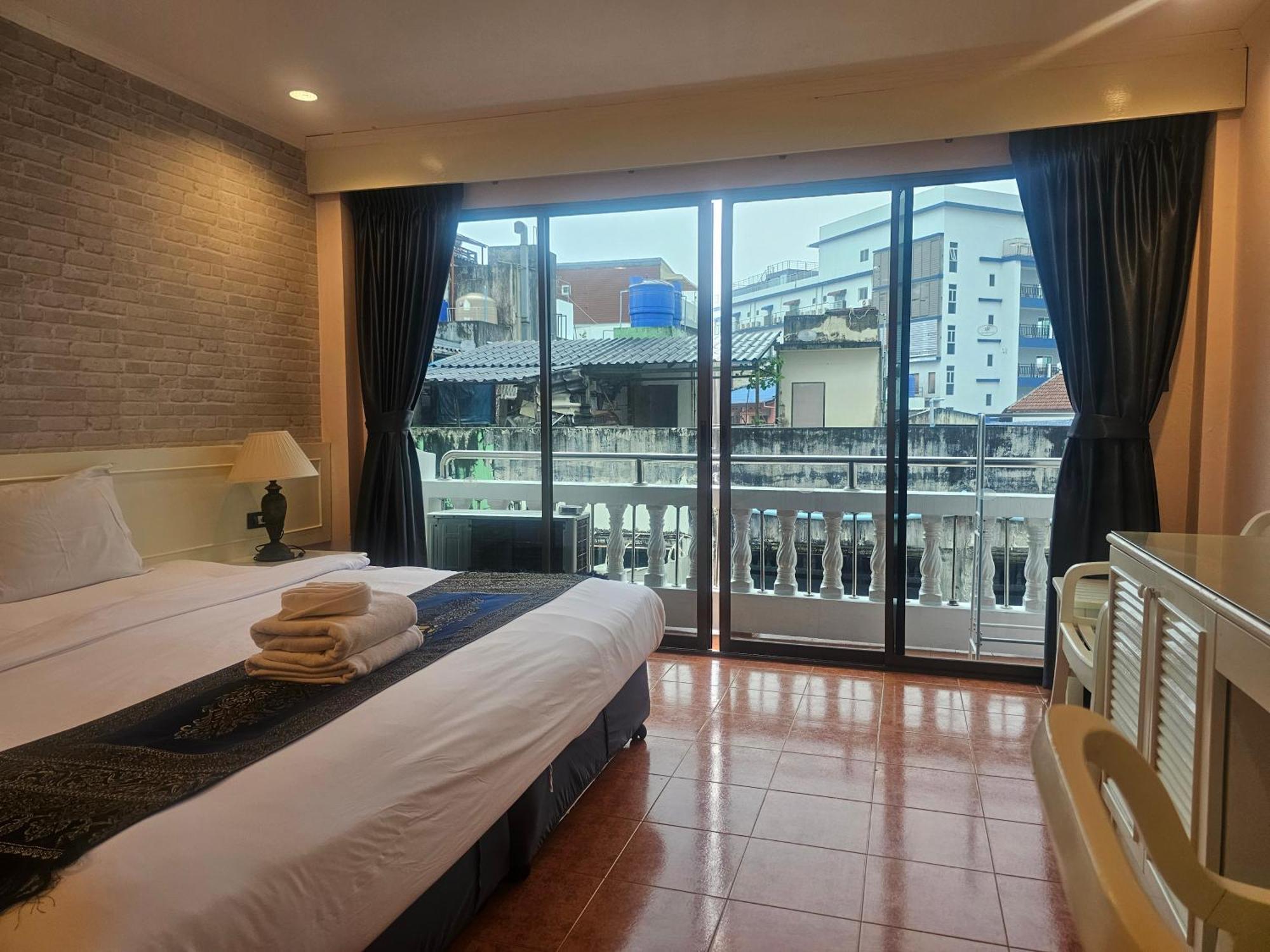 Patong Central Residence And Apartment Kültér fotó