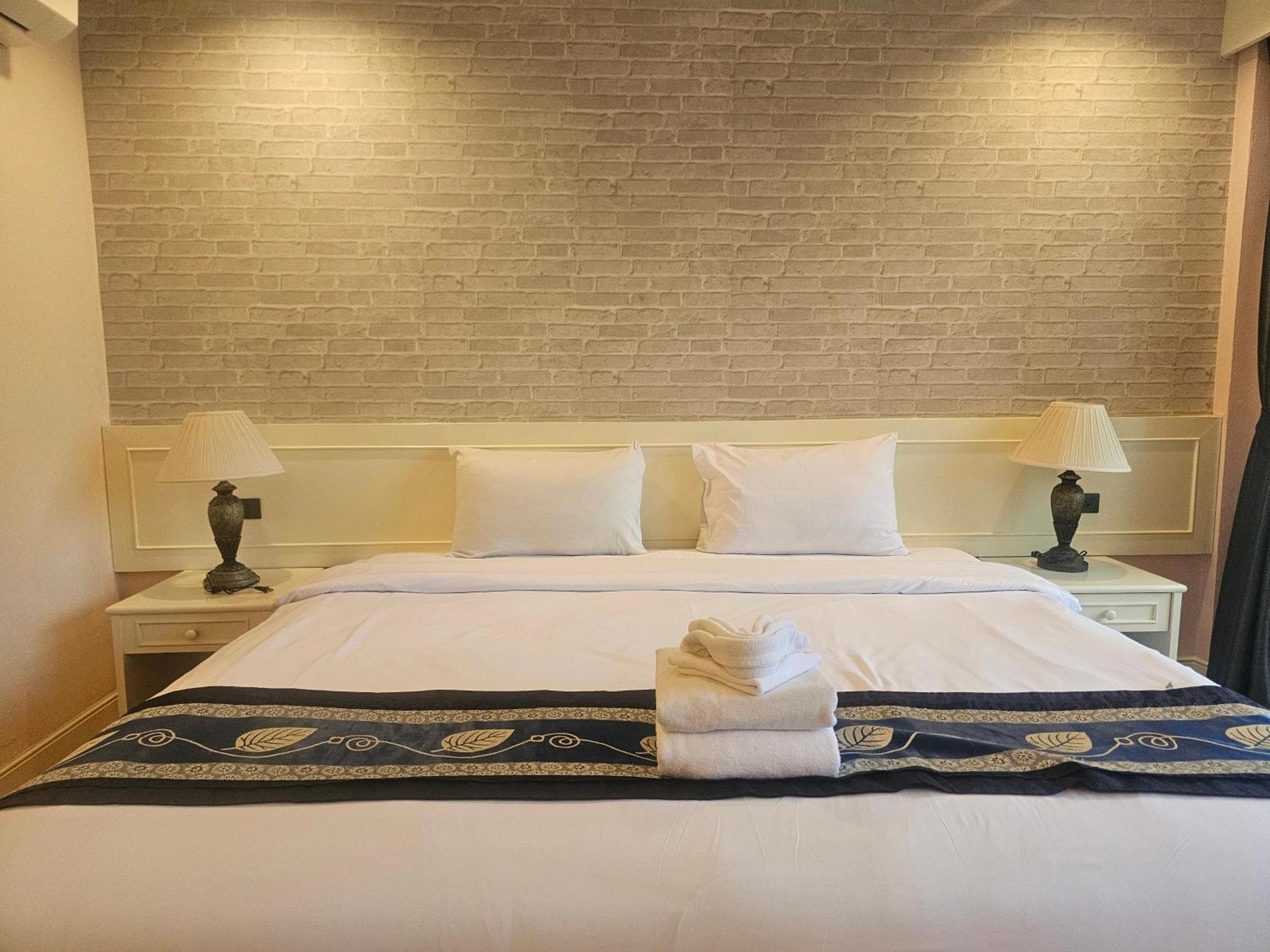 Patong Central Residence And Apartment Kültér fotó